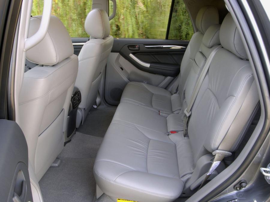  Toyota 4Runner 2005 года  (фото 10 из 21)